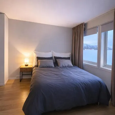 Cozy Near Center דירה טרומסה