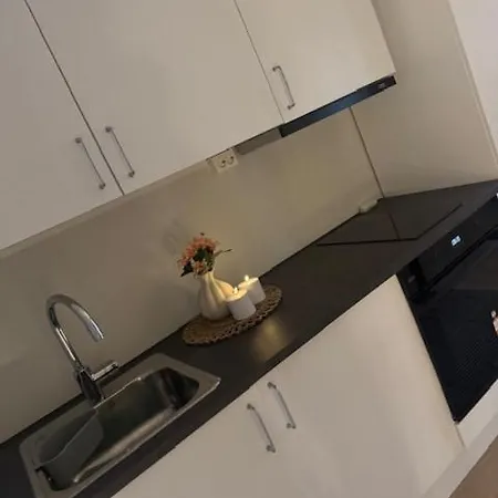Cozy Near Center דירה